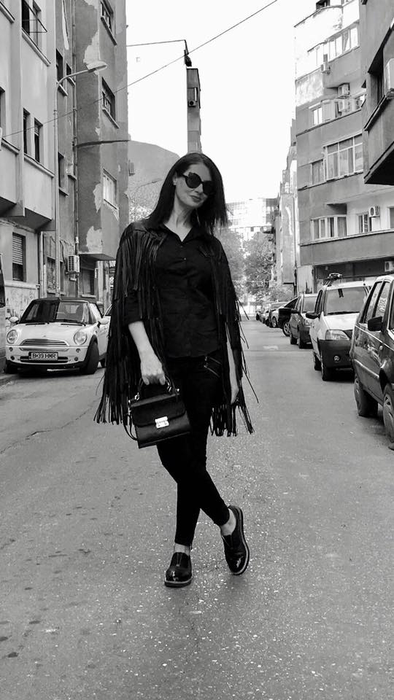 Denise Iacobescu îşi alege ţinutele cu ajutorul nepoţilor, Maya şi Dominic.