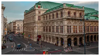 Capitala europeană unde uiți de temperaturile sufocante și explorezi străzi spectaculoase pe jos