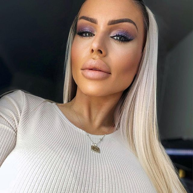 Eileen e super-dotată, dar nu de la "mama natură" înzestrată! E tatuată toată și zici că-i Anda Adam reîncarnată!