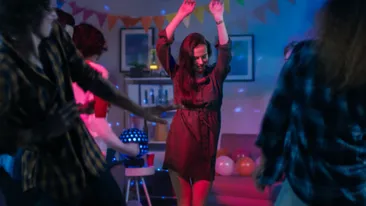 Dosar penal și amenzi record în Cluj-Napoca! Un tânăr de 18 ani a organizat o petrecere cu 27 de persoane