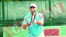 Fiul lui Tariceanu ia lectii de tenis in Herastrau