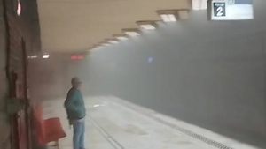 Fum la metrou Eroii Revoluției! Călătorii au sunat disperați la 112, abia mai vedeau ceva pe peron