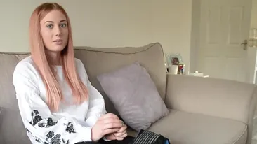 Pare o tânără obişnuită, dar suferă de o boală rară din cauza căreia are dureri cumplite: Un om normal nu ar putea suporta