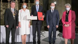 Cât costă ținutele pe care Carmen Iohannis le-a purtat în Germania, unde președintele României a fost decorat