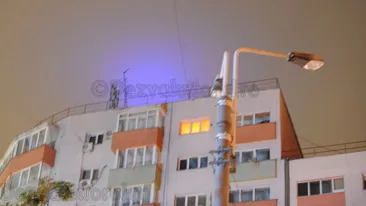 Fenomenul straniu fotografiat in Bucuresti! O sfera albastra a ingrozit locuitorii Capitalei in noaptea Lunii Sangerii