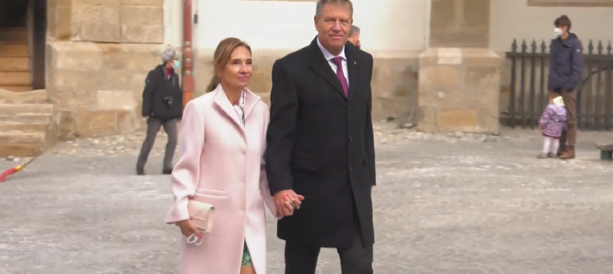 Carmen Iohannis a făcut furori! Cum s-a îmbrăcat Prima Doamnă la slujba de inaugurare a Catedralei Evanghelice din Sibiu