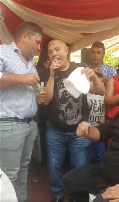 Nicolae Guță și Armin Nicoară, în mijlocul invitaților la o nuntă în Potcoava unde nu s-a ținut cont de nicio măsură împotriva noului coronavirus. S-au dat amenzi de 125.000 de lei