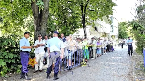 Pelerinaj la palatul Dante si apoi la vot. Romanii au spus ieri un DA hotarat pentru suspendarea lui Traian Basescu