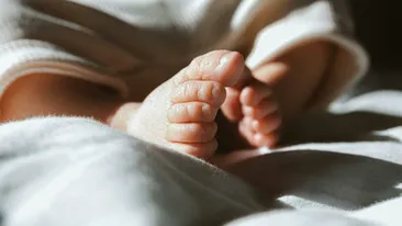 Veste uriașă în lumea mondenă! O celebră cântăreață din România a devenit mamă pentru prima dată