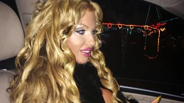 Ea si iarna e pe val! Loredana Chivu a petrecut Revelionul cu sfarcurile iesite din rochie. Daca o vede, Leo ii mai da o masina!