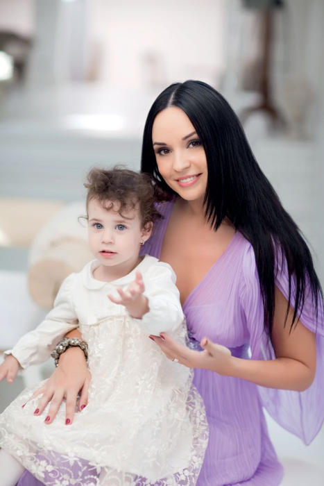 Cât de mare s-a făcut Violeta! Fiica Andreei Marin şi a lui Ştefan Bănică Jr a început liceul. FOTO