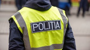 Incident în Capitală: un polițist s-a aruncat de pe o macara! Informații de ultimă oră