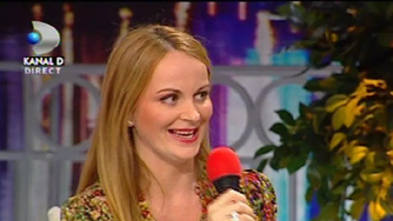 VIDEO Monica Gabor a impartit patul cu o femeie! Delia Antal: Monica cand doarme este la fel de frumoasa! Nu sforaie deloc