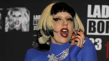 Lady Gaga e pretioasă din cap până-n picioare! Un fan infocat a plătit o sumă uriasă pentru a cumpăra o unghie ruptă de-a vedetei