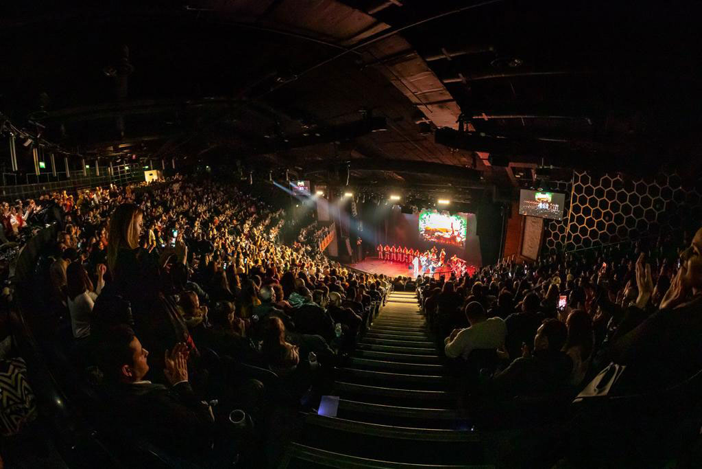 Andra susține concerte în fața a mii de oameni, iar show-ul este garantat