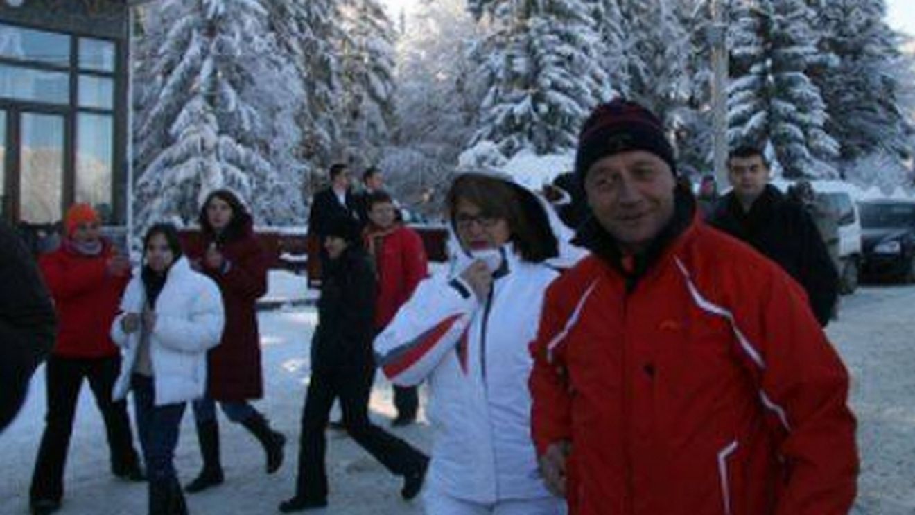 Presedintele Traian Basescu va trece in 2013 la vila de protocol de la Covasna! A ajuns astazi acolo cu elicopterul