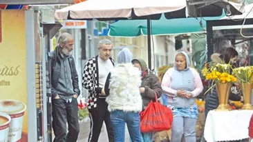 Câți lei a dat Gigi Becali celor 4 cerșetori din imagine. Nici lor nu le-a venit să creadă