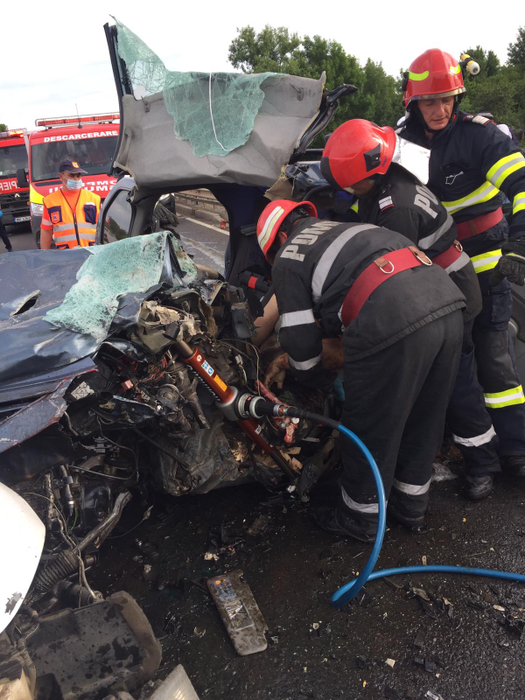 Accident mortal în Teleorman. Două persoane au murit pe loc, iar mașinile s-au făcut praf