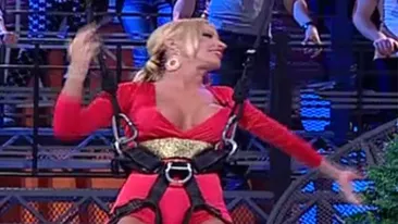 Cea mai sexy coarda! Loredana Chivu a ramas muta de uimire. I-a iesit un san in direct la TV