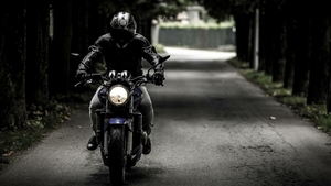 „Lupu’ de la rutieră” a mai făcut o victimă la Brașov. Un motociclist s-a ales imediat cu dosar penal