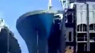 Uite cum arata o "parcare" gresita cu un vapor! Imaginile care te vor face sa tremuri de frica - Capitanului i s-a parut ca are loc si uite ce a iesit - Video terifiant
