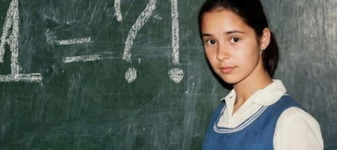 Recunoști vedeta? Așa arăta una dintre cele mai admirate femei din România când era doar o școlăriță. Fiica sa seamănă izbitor cu ea