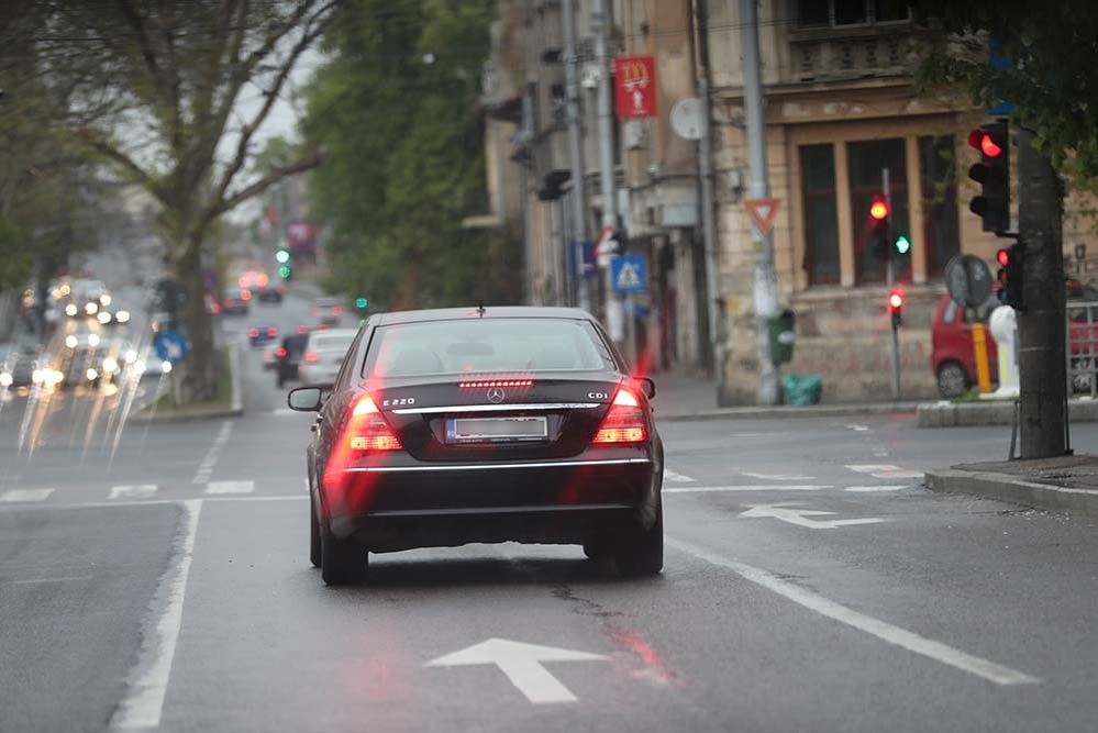 Raluca Ţintoiu a venit la întâlnire cu un superb Mercedes E 220 CDI