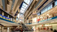 Panică la un mall din Capitală! Alarmele au început să sune, oamenii au...