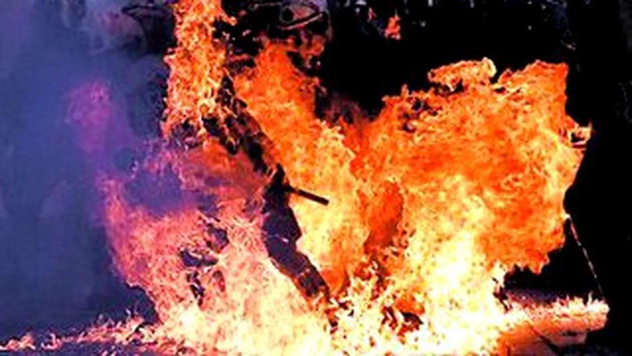 Proteste violente din cauza masurilor de austeritate. Grecia arde!