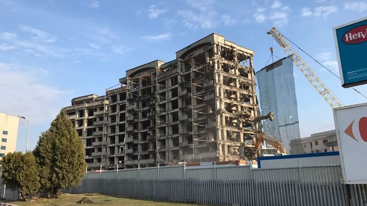 Am aflat ce se va ridica în locul blocului- fantomă! Ceauşescu a vrut să construiască acolo locuinţe, dar...