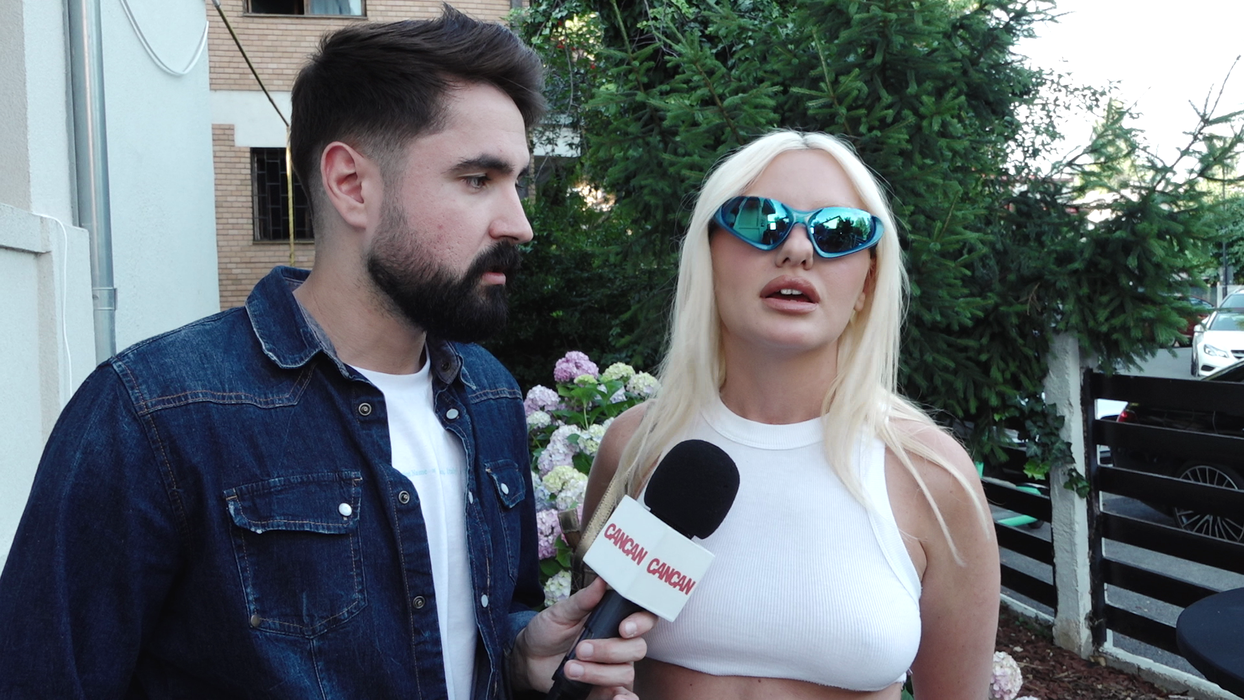 El îi face zilele amare Alexandrei Stan! Are 22 de ani, e model în Berlin, iar artista i-a compus, de curând, o melodie