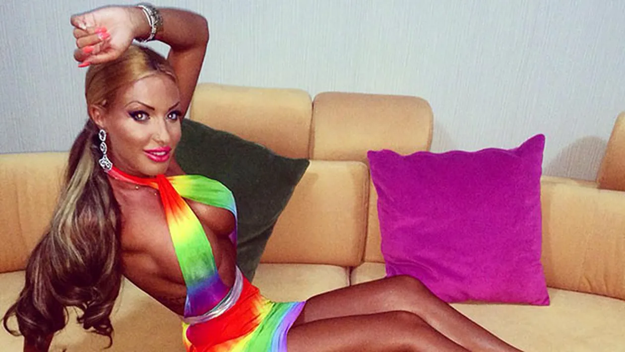 Mai FIERBINTE decat nisipul! Vezi ce face Loredana Chivu chiar in aceste momente la plaja!