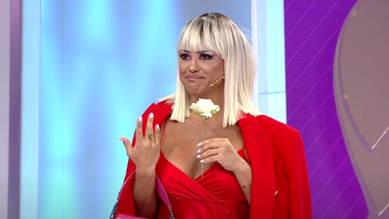 Anda Adam s-a logodit cu iubitul ei: ”Da, e pe bune. Am un inel foarte drăguț....”