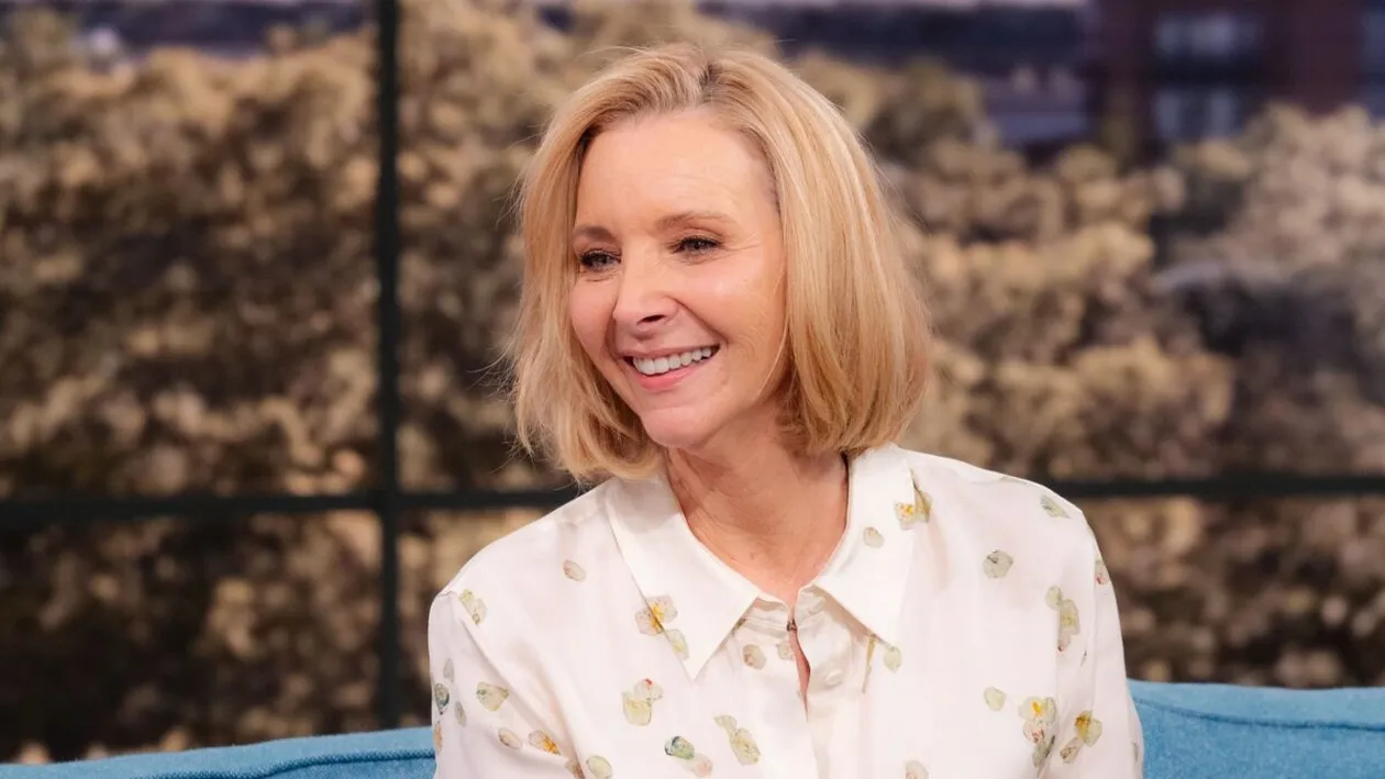 Suma uriașă câștigată anual de actorii din „Friends”. Lisa Kudrow a recunoscut câți bani primesc din reluările serialului