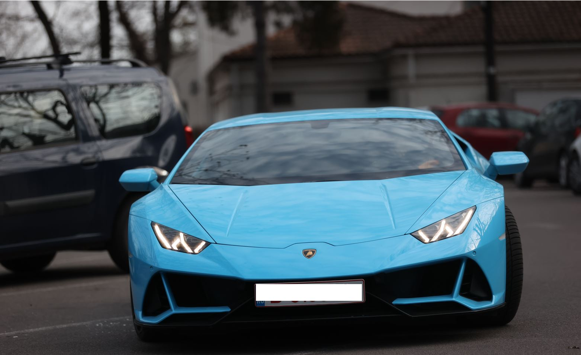 Sebastian Dobrincu a încheiat alergarea și pleacă din parc, la volanul unui Lamborghini Huracan (Foto: CANCAN.RO)