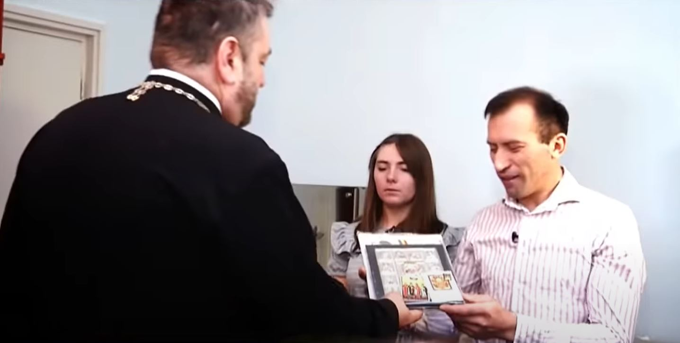 Vulpița de la Acces Direct și soțul ei s-au spovedit! Ce semne diavolești au primit în timp ce duhovnicul era în casa lor
