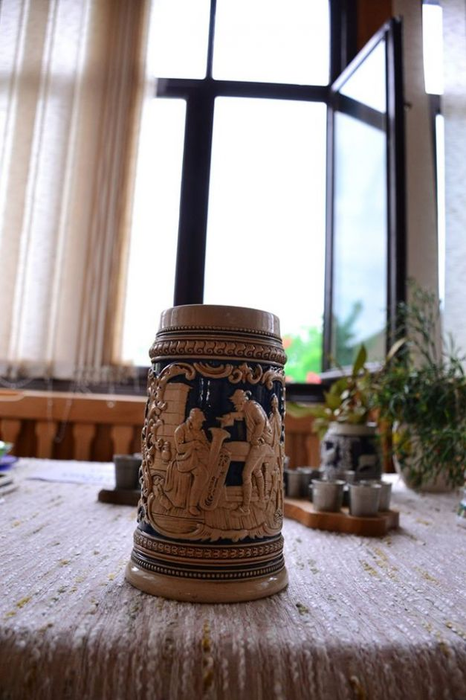 Colecția de halbe a lui Attila este impresionantă