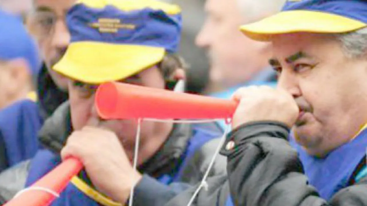 Mecanicii de locomotivă, a treia zi de proteste în faţa Ministerului Transporturilor