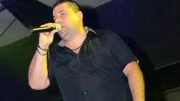 VIDEO Vezi cum s-au spart in figuri de dans manechinele pe melodia “Cicalaca”, varianta greceasca interpretata de Ionut Galani!