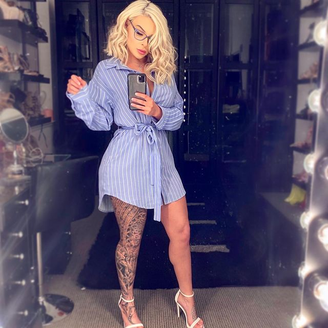Ellie pozează extrem de provocator/Sursă foto: Instagram.com