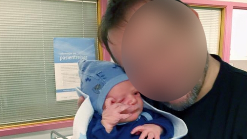 Un cântăreţ celebru de la noi a devenit din nou tătic! Imagini în premieră cu bebeluşul!