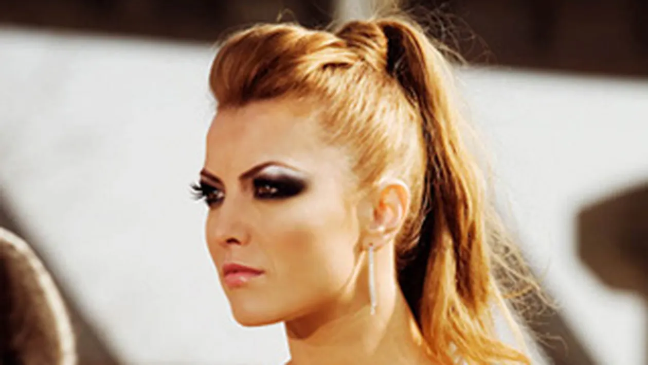 Pentru Elena Gheorghe, astazi a fost o zi trista! De cand am aflat de moartea lui Whitney Houston sunt socata si nu-mi pot reveni!