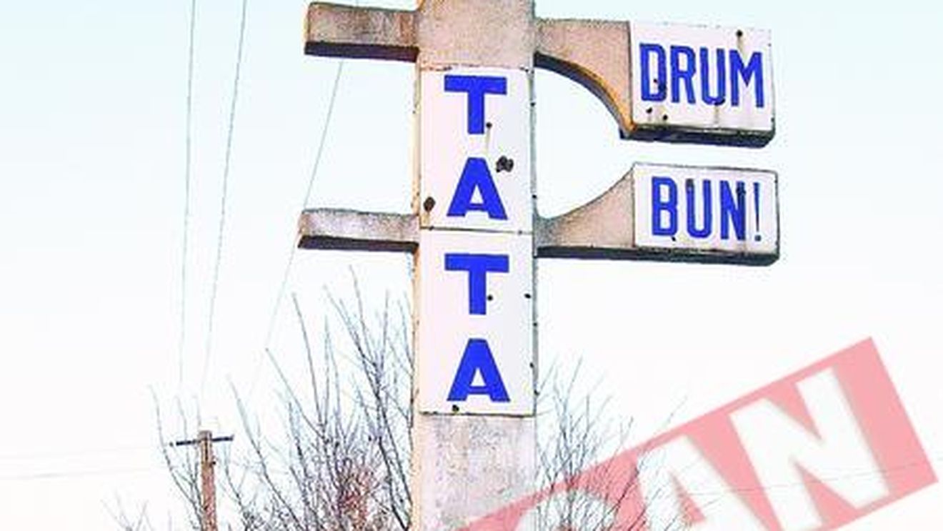 Panouri pentru copiii primarului la intrarea in comuna