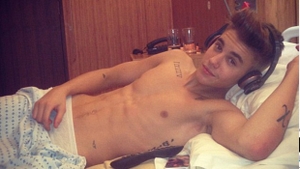 VIDEO Panică! Justin Bieber a leşinat pe scenă la Londra! Vezi ce i s-a întâmplat!