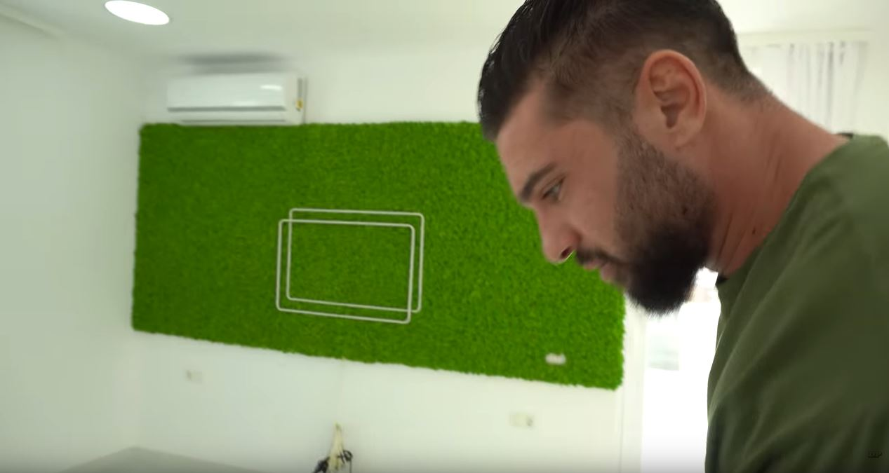 Incredibil! Ce a putut să pună Dorian Popa pe peretele biroului din casa de 300.000 de euro | FOTO