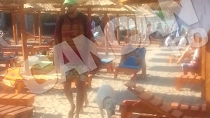 Oreste, la granita dintre libertate si nuditate! Nu merge la mare sa se bronzeze, ci sa se spiritualizeze