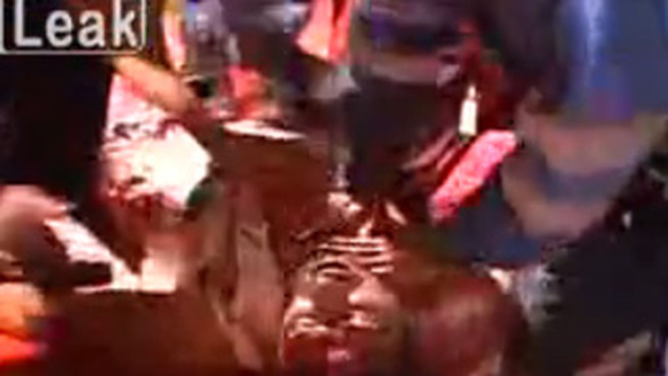 IMAGINI INTERZISE MINORILOR! Un leu isi sfasie ingrijitorul sub ochii ingroziti ai colegilor sai! Ce s-a intamplat dupa, intrece orice imaginatie...