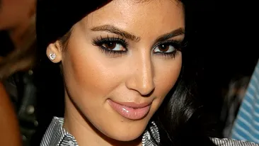 Fanii lui Kim Kardashian au ramas cu gura cascata! Cum arata vedeta, la 6 luni dupa nastere, in COSTUM DE BAIE!