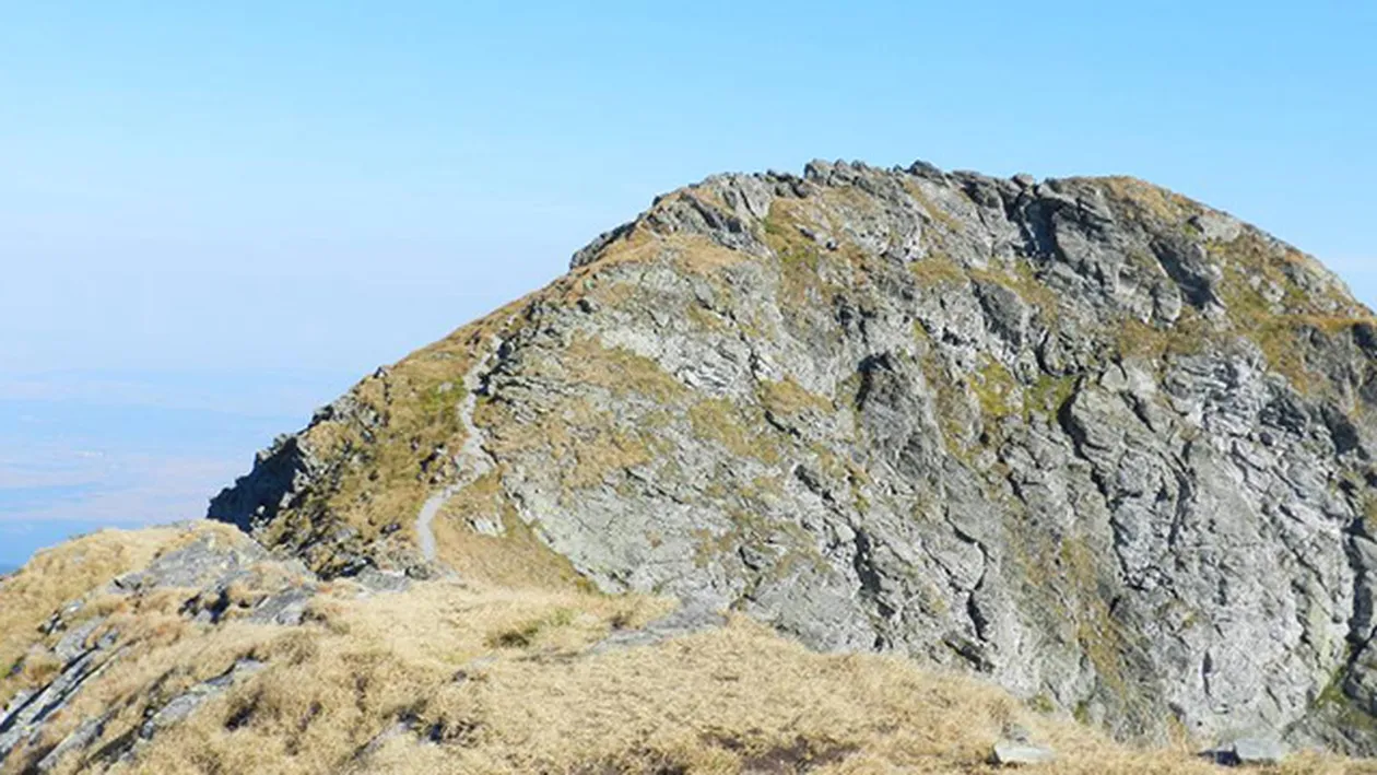 Tragedie în Masivul Făgăraş! Un bărbat de 40 de ani a murit după ce a căzut în gol de la 100 de metri