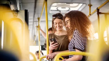 Uluitor! Un oraș din România le interzice călătorilor să intre murdari în autobuz